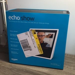 Amazon echo show(LIKE NEW)